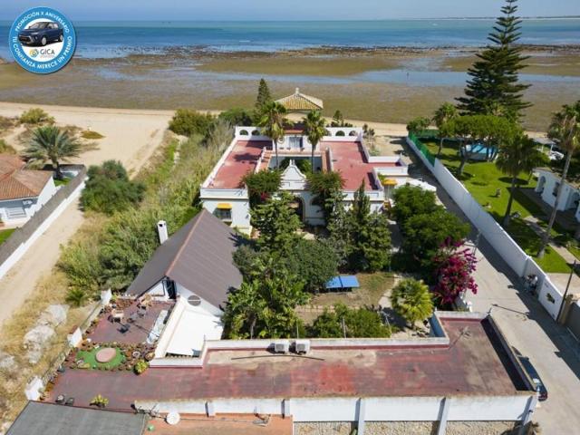 Chalet en venta en Chipiona, Playa Montijo photo 0