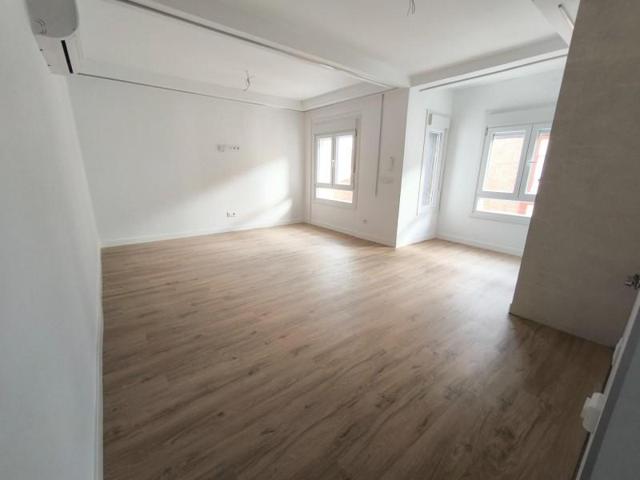 Edificio en venta en León, El Crucero photo 0