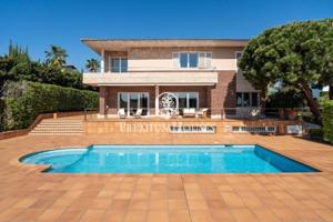 Casa en venta en Vilanova i la Geltrú, L'Aragai photo 0