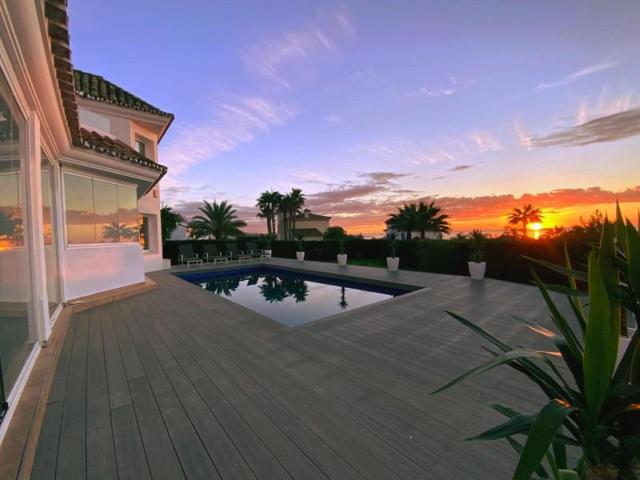 Chalet en venta en Estepona, Guadalobón photo 0