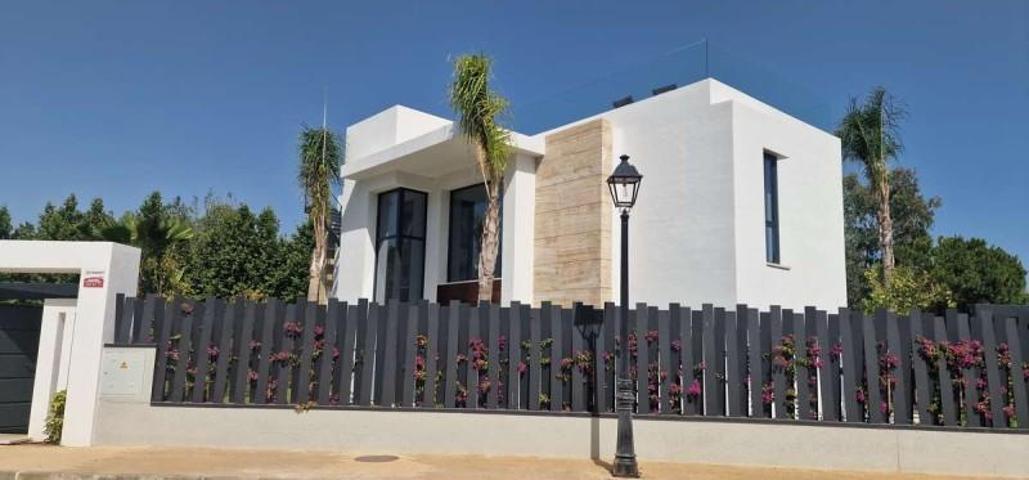 Chalet en venta en Estepona, Estepona photo 0