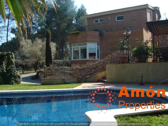 Chalet en venta en Sant Cugat del Vallès photo 0