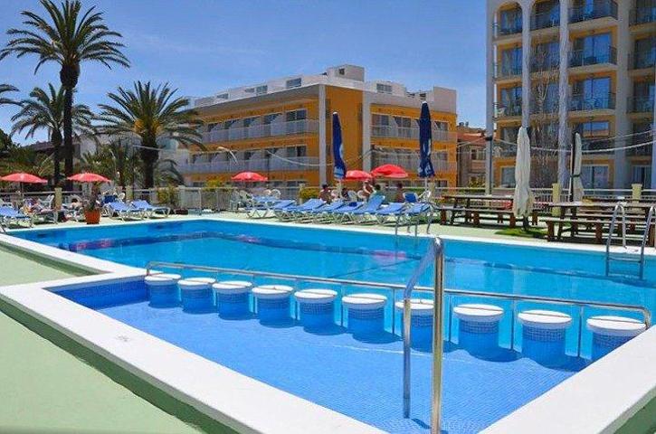 Local comercial en venta en Capdepera, Cala Ratjada photo 0