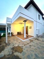 Chalet en venta en Marbella, Xarblanca photo 0