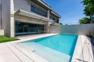 Casa en venta en Pozuelo de Alarcón photo 0