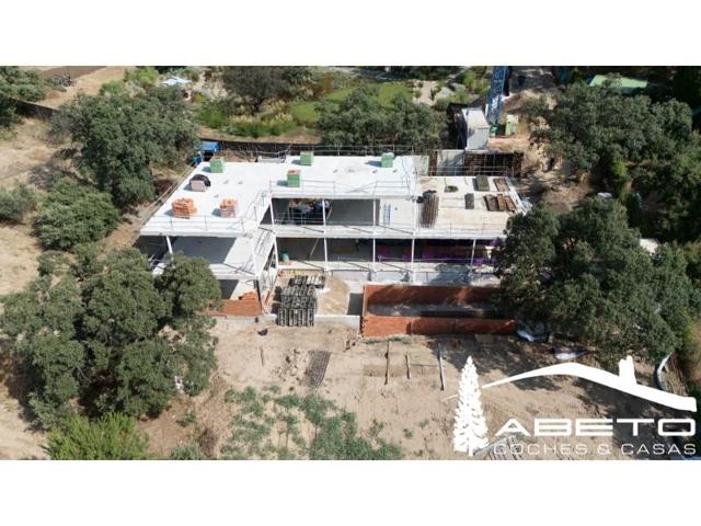 Chalet en venta en Colmenar Viejo photo 0