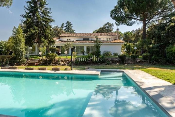 Casa en venta en Pozuelo de Alarcón photo 0