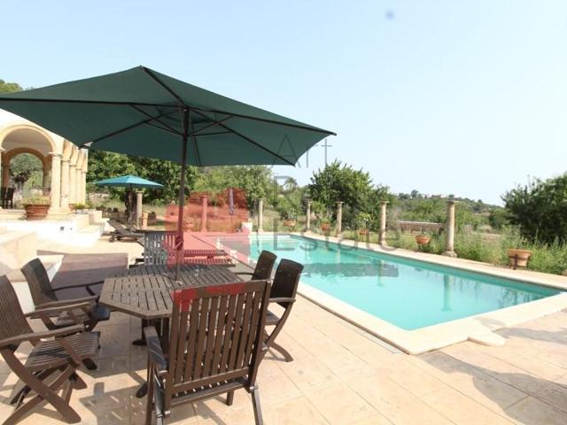 Chalet en venta en Bunyola photo 0