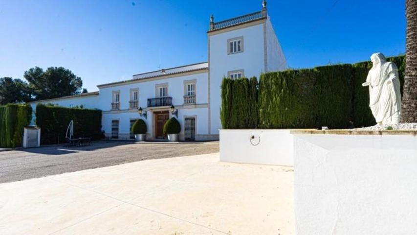 Chalet en venta en Chiva photo 0