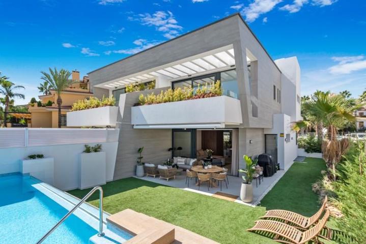 Bungalow en venta en Marbella, Puerto Banus photo 0