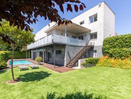 Chalet en venta en Sant Cugat del Vallès photo 0