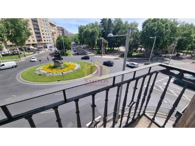 Edificio en venta en Salamanca, Gran Vía photo 0