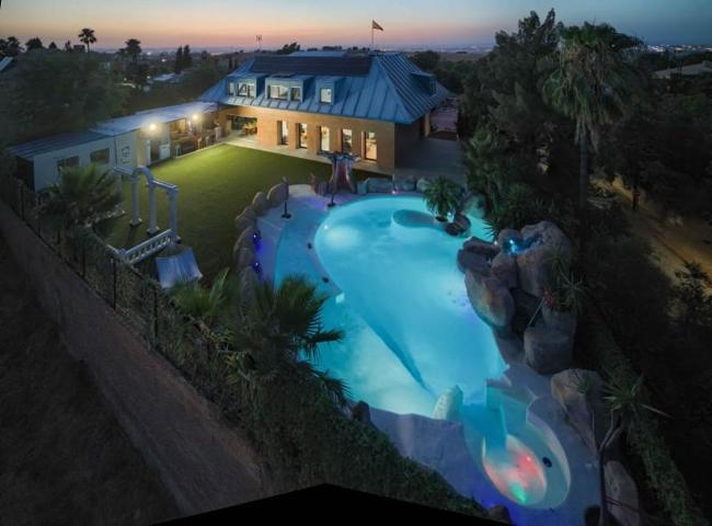 Chalet en venta en Alcalá de Guadaira, Torrequinto photo 0