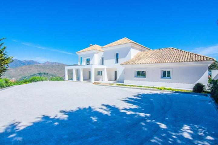 Chalet en venta en Marbella, El Vicario photo 0