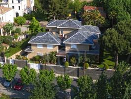 Chalet en venta en Tiana photo 0