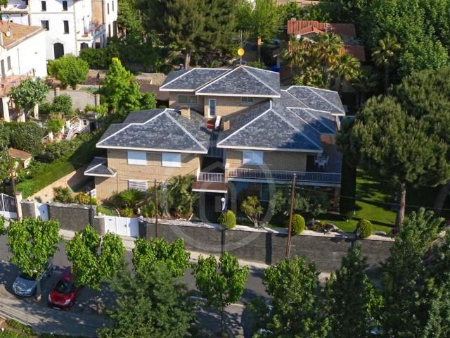 Chalet en venta en Tiana photo 0