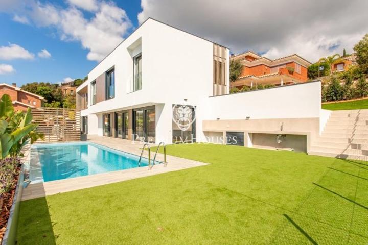 Casa en venta en Teià, Sant berger photo 0