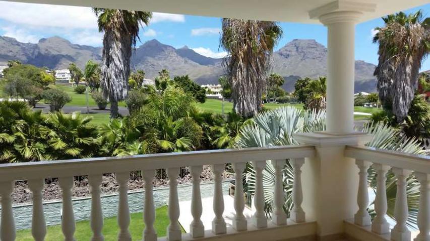 Chalet en venta en La Caleta, La Caleta photo 0