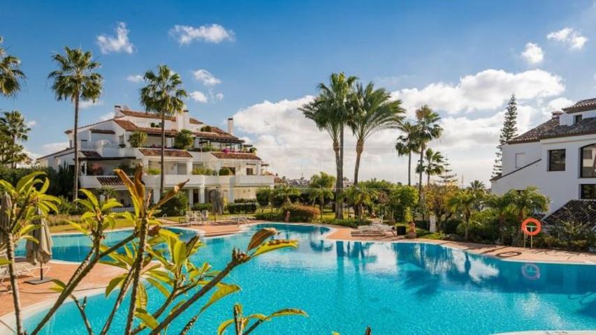 Apartamento en venta en Marbella, Lomas de Marbella Club photo 0