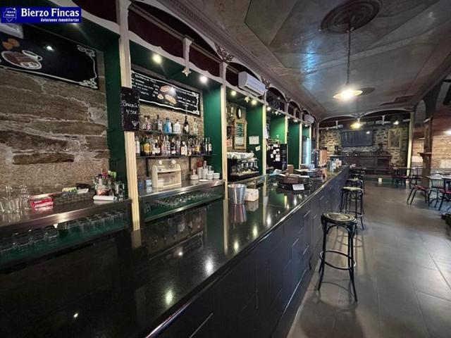 Edificio en venta en Cacabelos, * centro photo 0