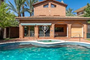 Casa en venta en Castelldefels, Bellamar photo 0