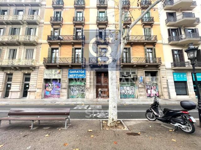 Local comercial en venta en Barcelona photo 0