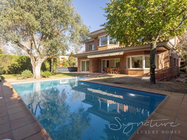 Chalet en venta en Sant Cugat del Vallès photo 0