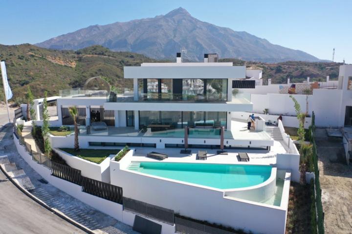 Chalet en venta en Marbella, Nueva Andalucia photo 0