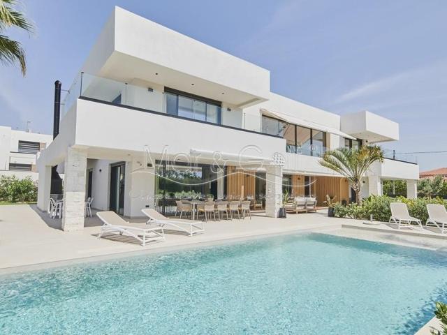 Chalet en venta en Alicante photo 0