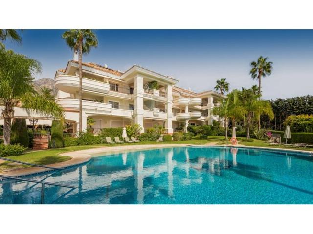 Apartamento en venta en Marbella, Altos Reales photo 0