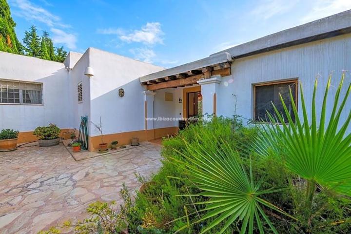 Chalet en venta en Santa Eulària des Riu photo 0