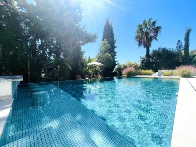 Chalet en venta en Marbella, Avenida los Pinos, 29604 photo 0