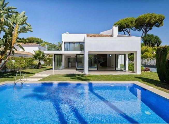 Chalet en venta en San Pedro de Alcántara photo 0