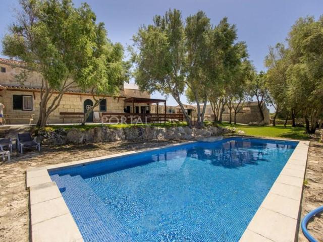 Casa con terreno en venta en Alaior photo 0