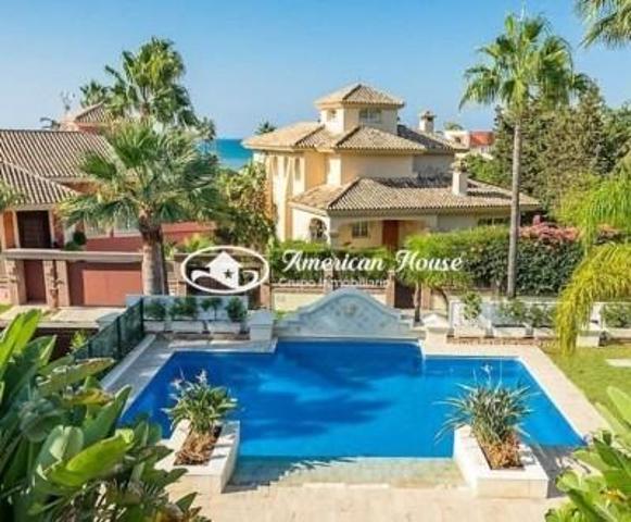 Chalet en venta en Marbella photo 0