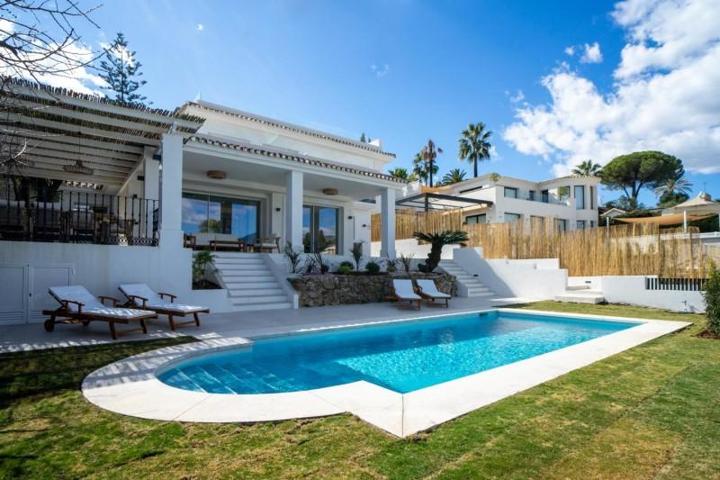 Chalet en venta en Marbella, Calle Londres, 29660 photo 0
