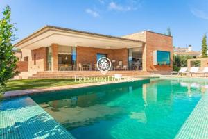 Casa en venta en Alella, Centro photo 0