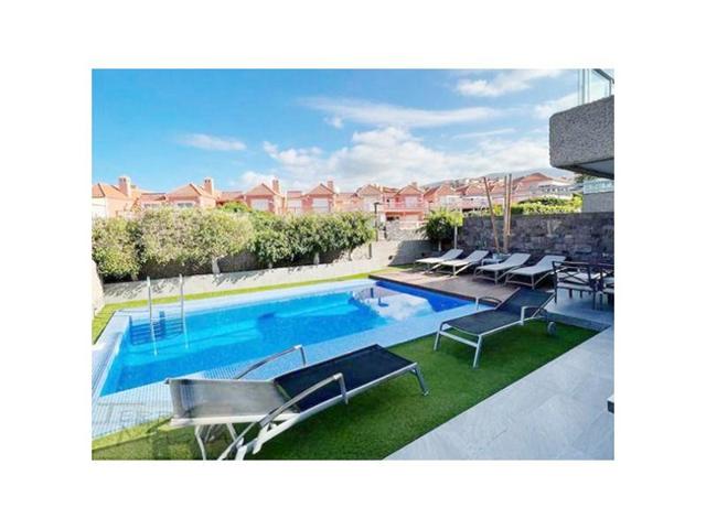 Chalet en venta en Adeje photo 0