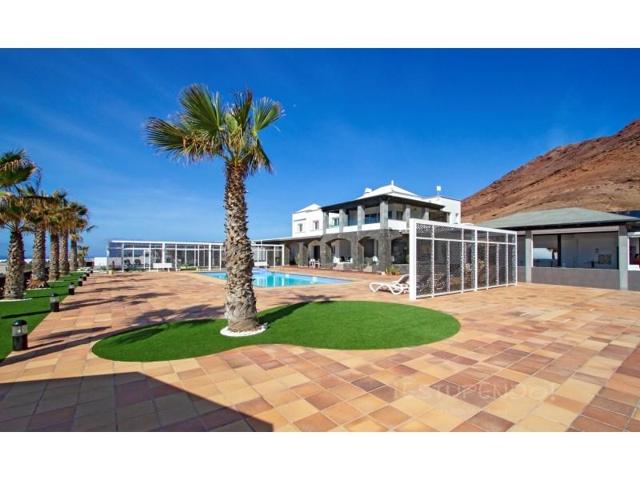 Chalet en venta en Yaiza, Montaña Roja photo 0