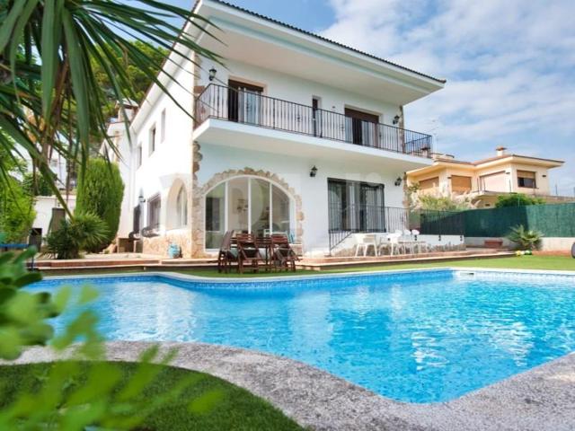 Chalet en venta en Lloret de Mar photo 0