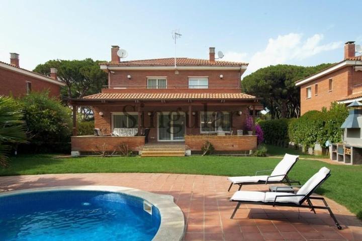 Chalet en venta en Gavà, Gavà Mar photo 0