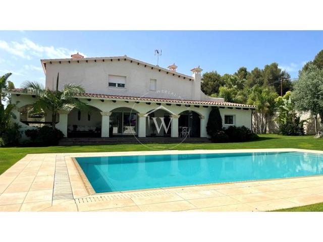 Casa en venta en Roda de Barà photo 0