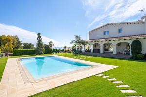 Chalet en venta en Roda de Barà, Bara photo 0