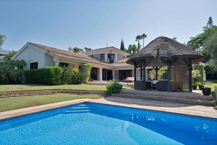 Chalet en venta en Estepona, Paraiso-Barronal photo 0