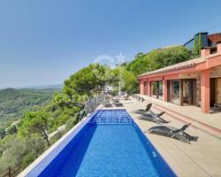 Chalet en venta en Begur photo 0