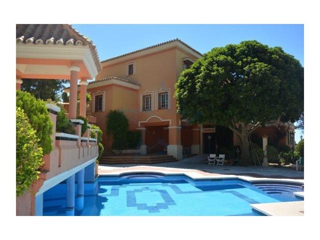 Chalet en venta en Mijas photo 0