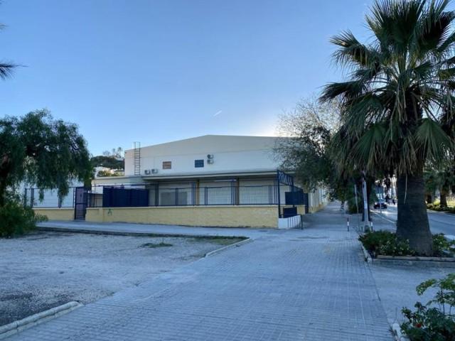 Edificio en venta en Morón de la Frontera, Rancho photo 0
