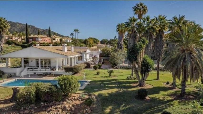 Chalet en venta en Marbella, Sierra blanca photo 0