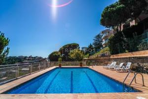 Chalet en venta en Barcelona, Carrer de les Alberes, 08017 photo 0