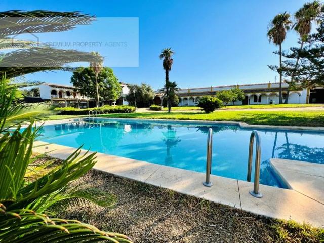 Chalet en venta en Dos Hermanas photo 0